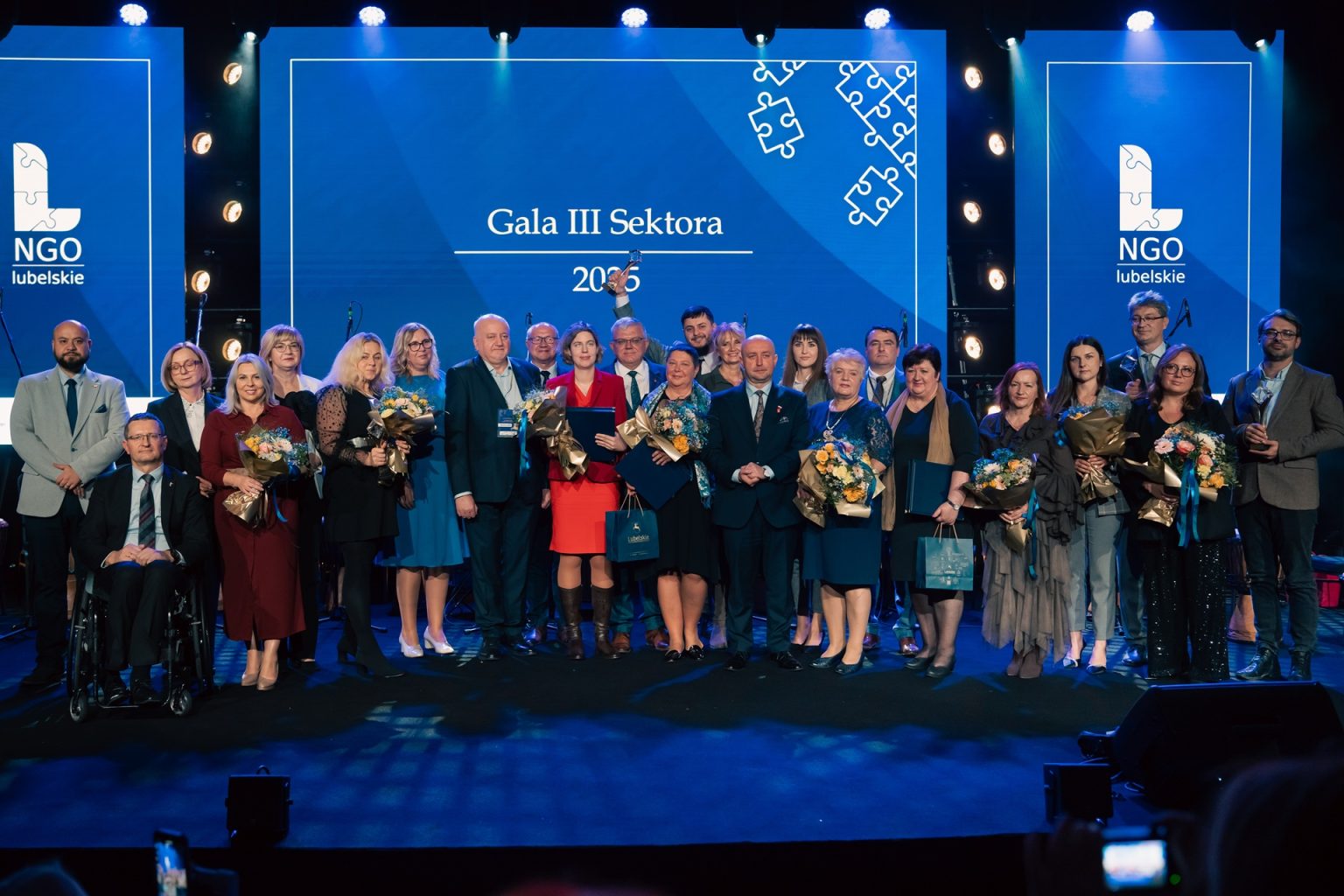 Członkowie Zarządu WL wraz laureatami Nagród Trzeciego Sektora