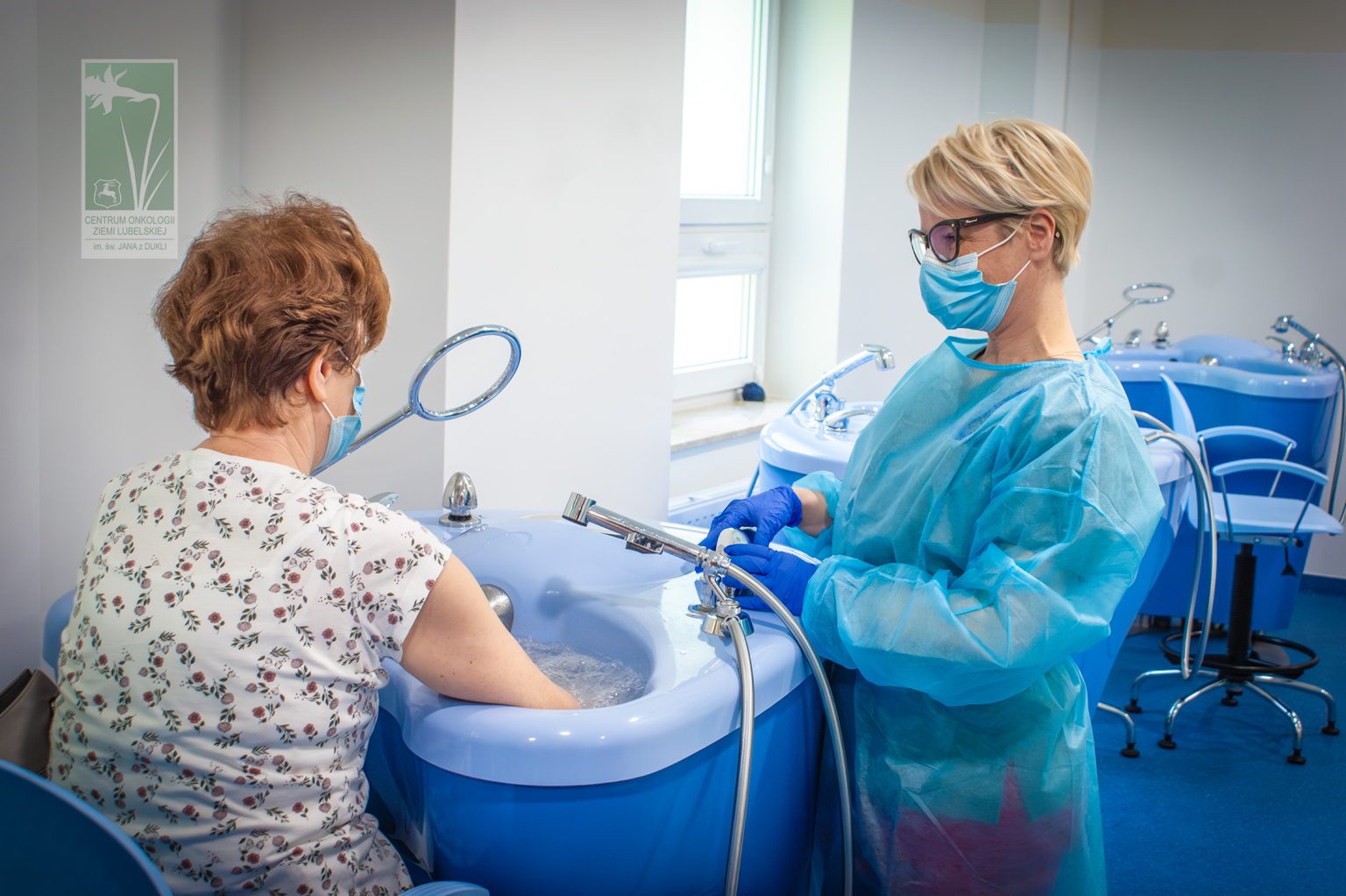 Pacjentka podczas zabiegu rehabilitacyjnego