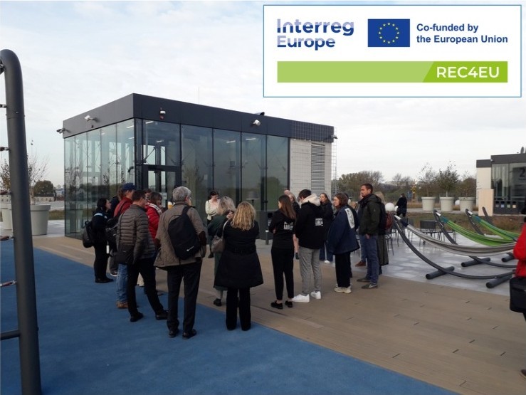 Uczestnicy wizyty studyjnej na dachu Dworca Głównego w Lublinie