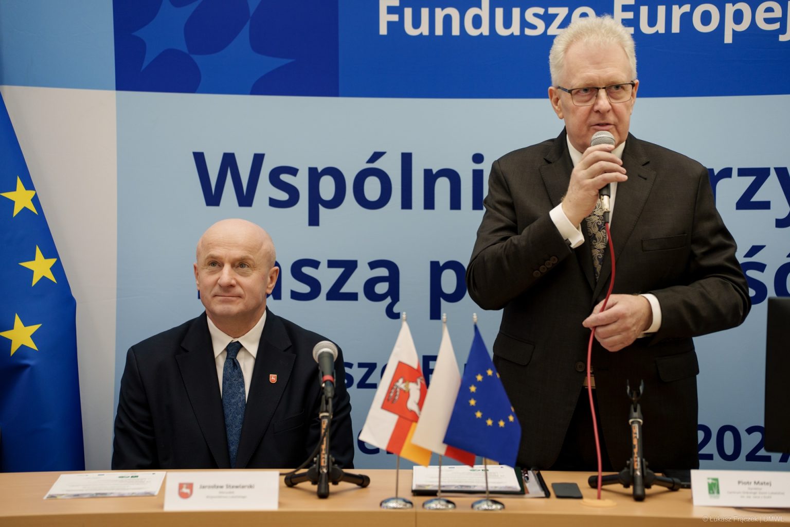 Marszałek Jarosław Stawiarski i dyrektor COZL Piotr Matej