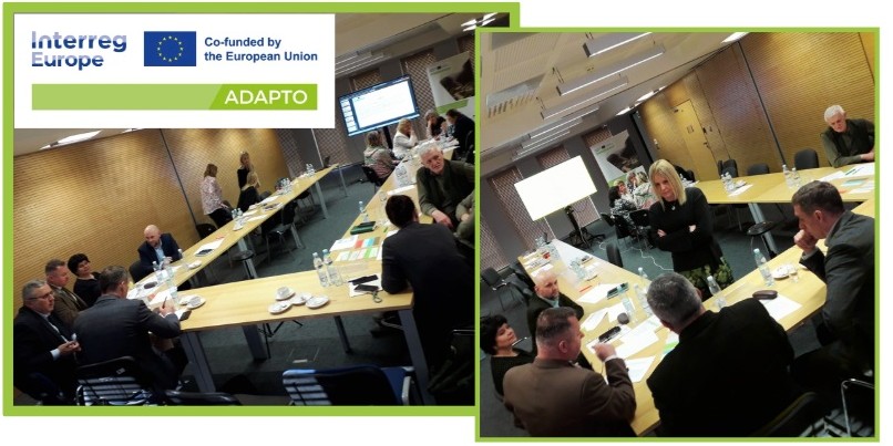 Uczestnicy dyskutują podczas warsztatów