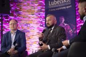 Członek Zarządu Jarosław Kwasek podczas konferencji prasowej