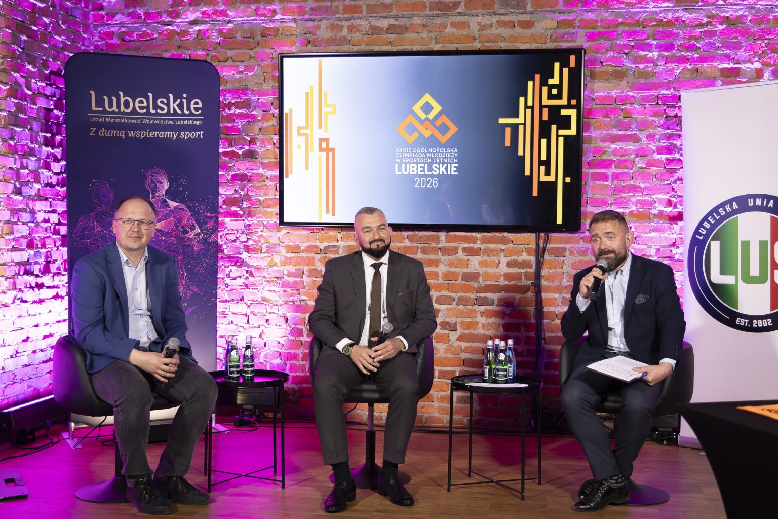 Członek Zarządu Jarosław Kwasek podczas konferencji prasowej