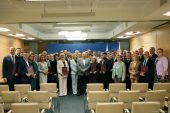 Uczestnicy wręczenia umów na wspólnym zdjęciu