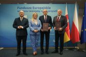 Do wspólnego zdjęcia ustawieni kolejno (od lewej): Piotr Breś, Anna Brzyska, Krzysztof Żuk, Jarosław Stawiarski.